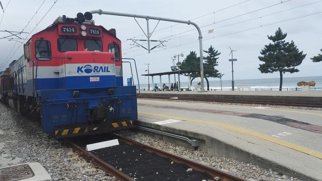 7147电气机关车)和内燃机车(9939857147柴油机关车)