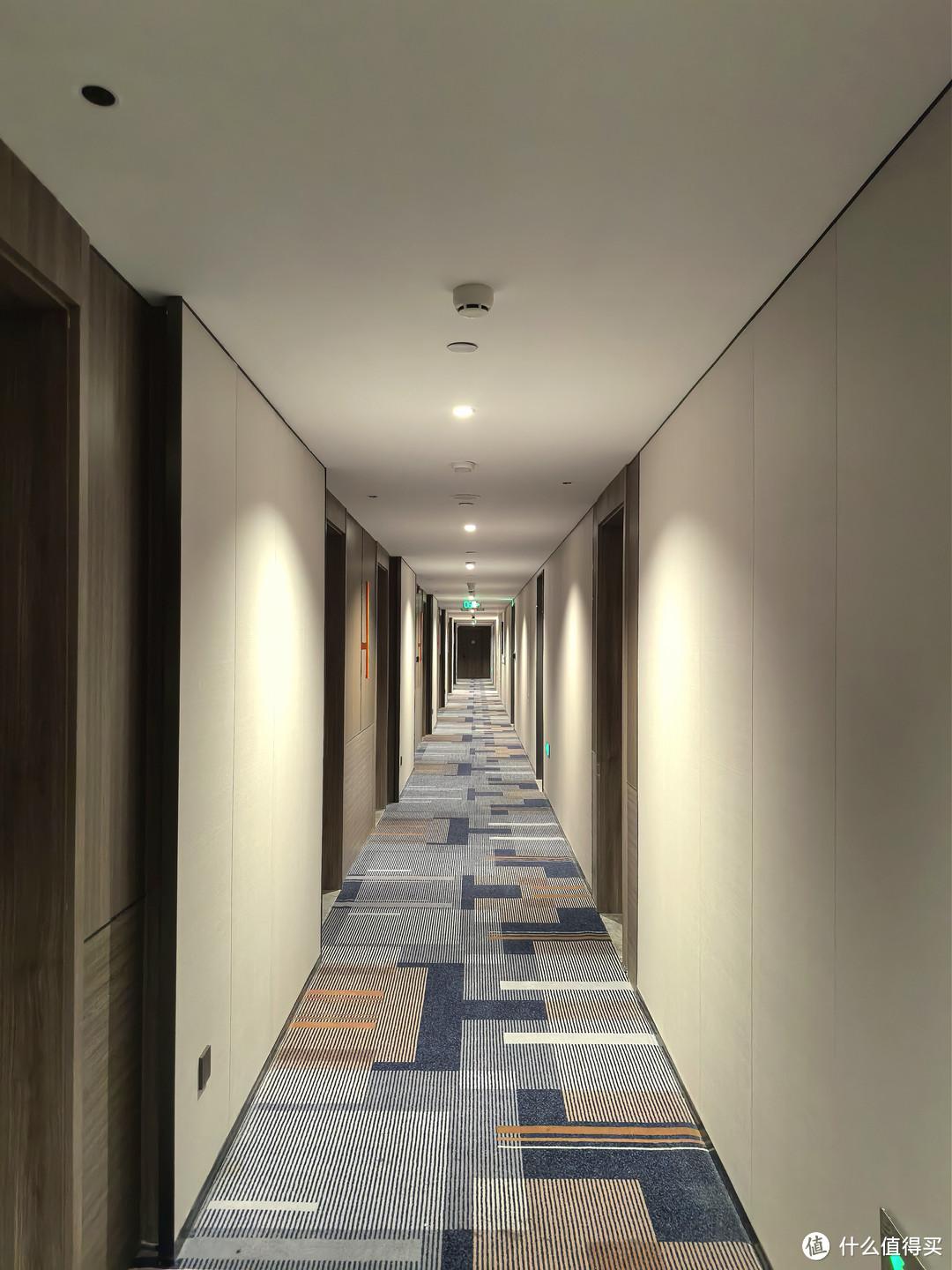 有种淡淡的破碎感：华润万象城新开的IHG 泰州中心智选假日酒店 - 知乎