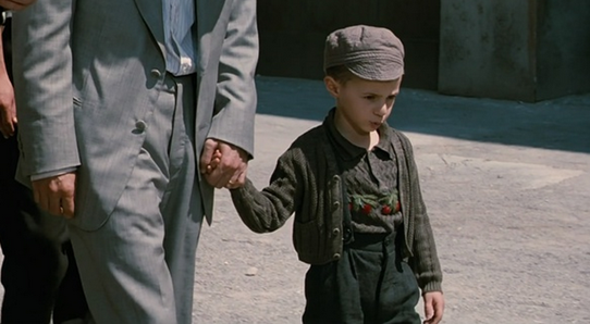 乌云之下的悲情与希望——「美丽人生」的二战写生