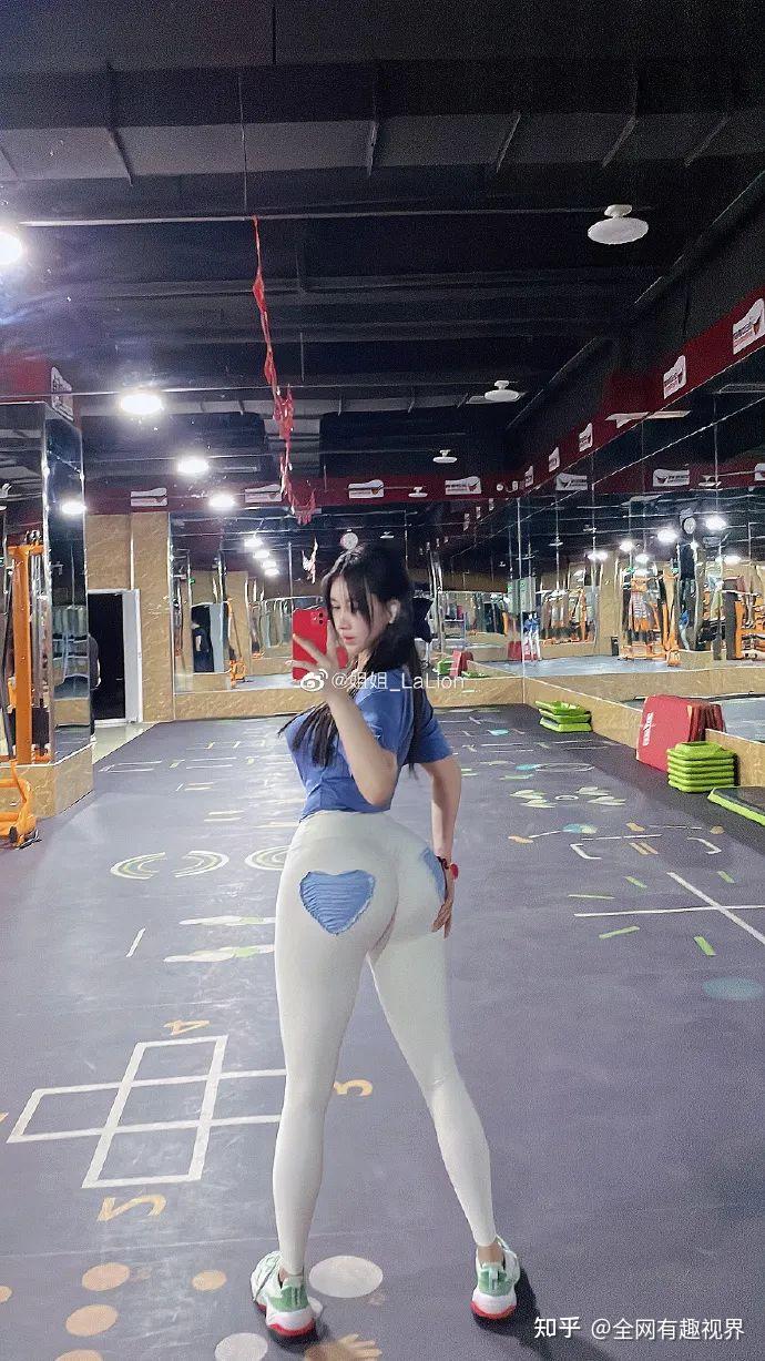 125斤"多肉女孩"穿上女仆装,丰胸翘臀这谁扛得住? - 知乎