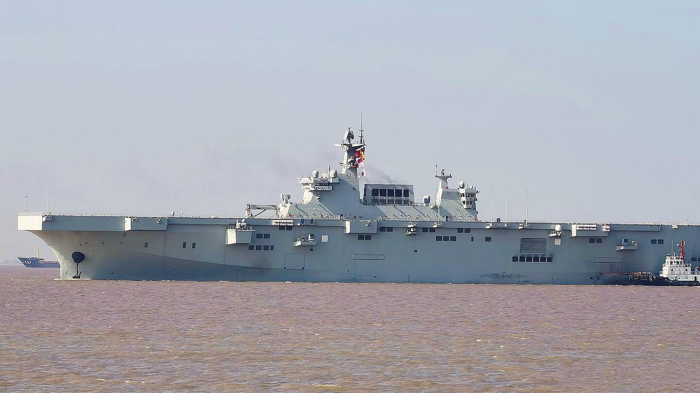 我國首艘兩棲攻擊艦075型完成一階段海試