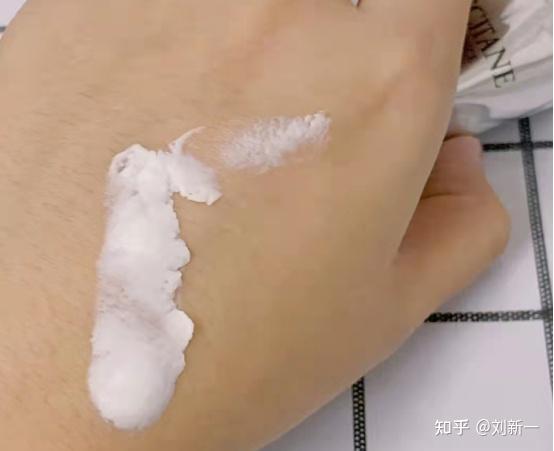CDN护手霜真的有效吗？使用体验与效果分享