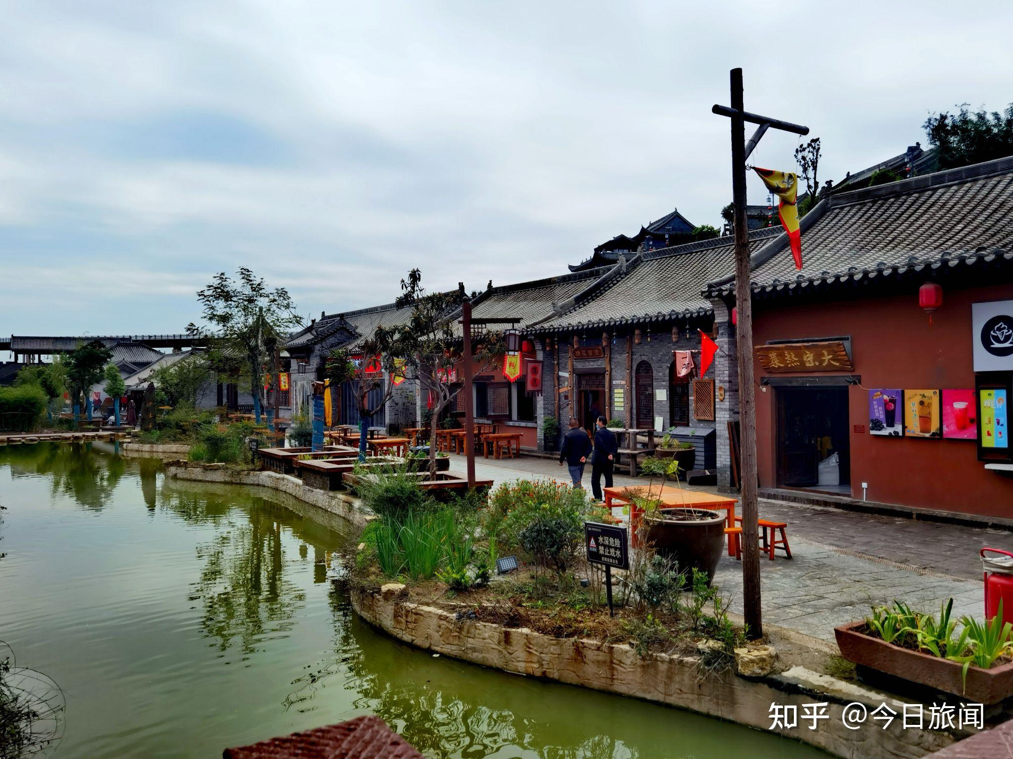 河南洛阳龙凤山古镇,是一个适合节假日游玩的地方,离市区不是很远,有
