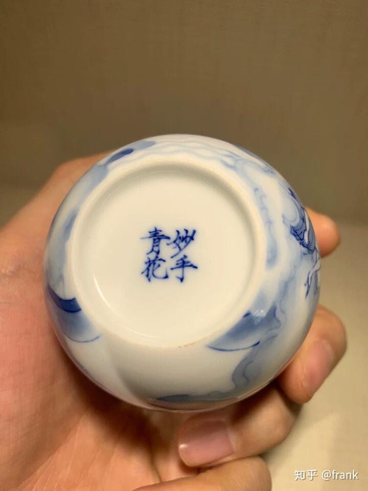 景德镇九段妙手青花请教如图是什么题材感觉有点黄有点俗但是商家说是