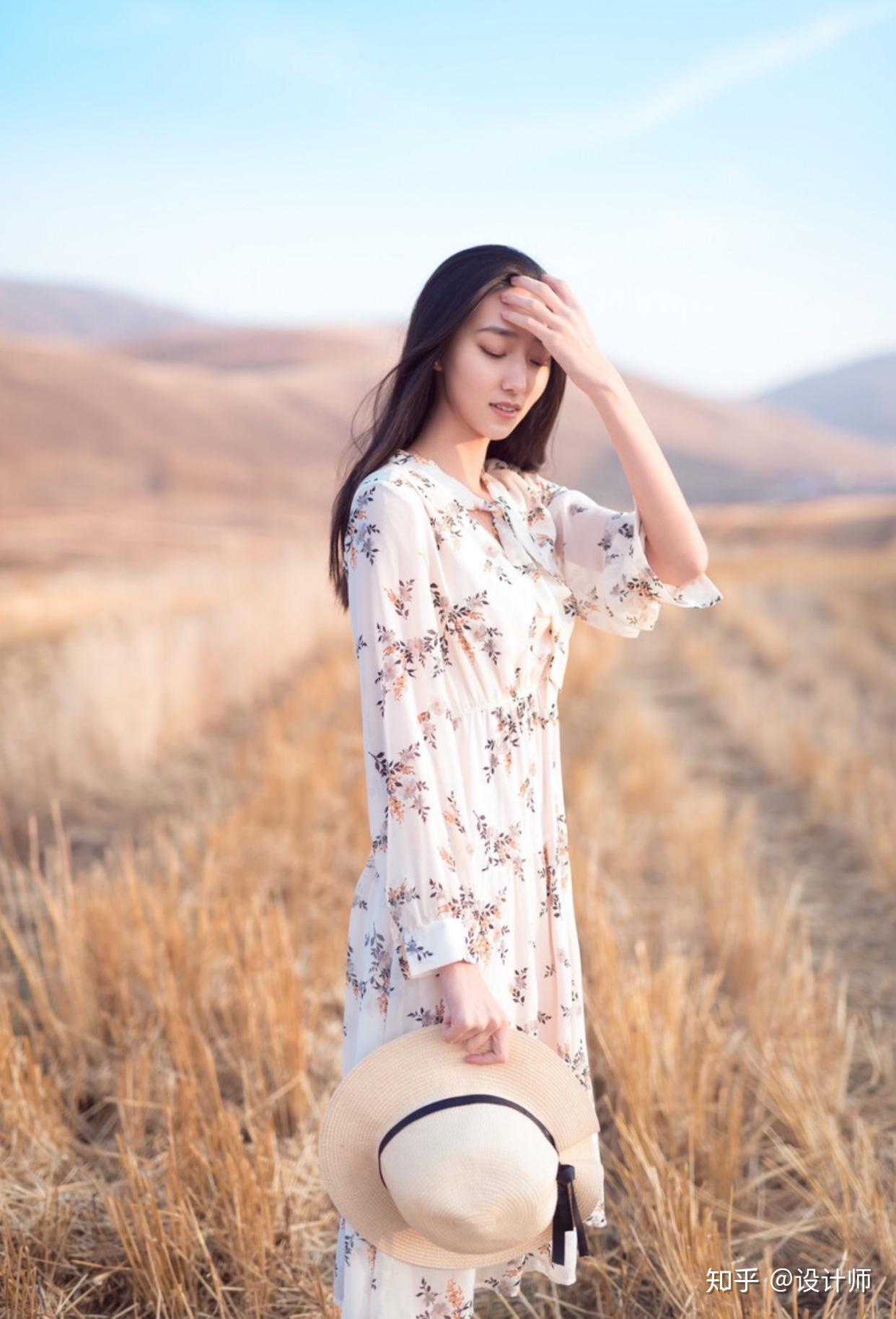 的取景,多以中景或近景拍摄,下面的图片中,以中景取景,人物中间构图