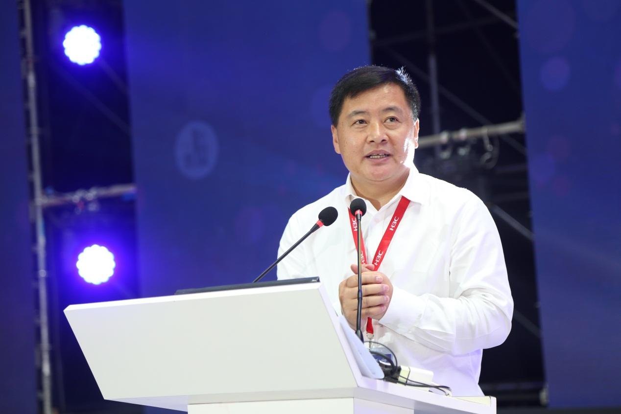 新华三集团副总裁,产品行销部总经理 李立新华三集团副总裁,产品行销