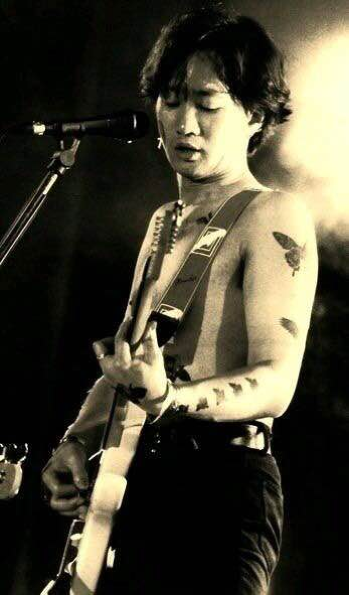 黄家驹有哪些可以设成壁纸的照片