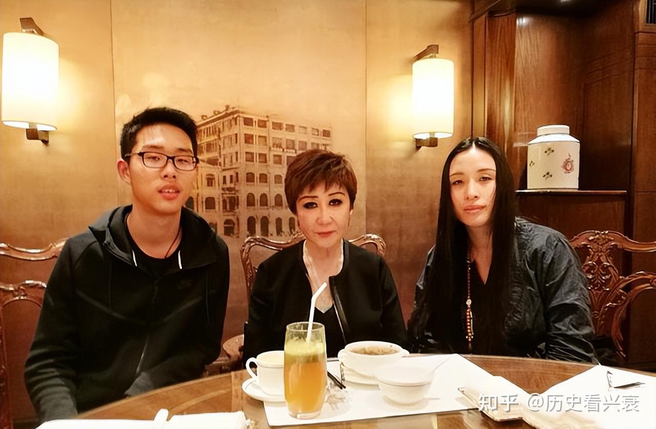丁佩:逼李小龙离婚娶她,而李小龙不愿意离婚?