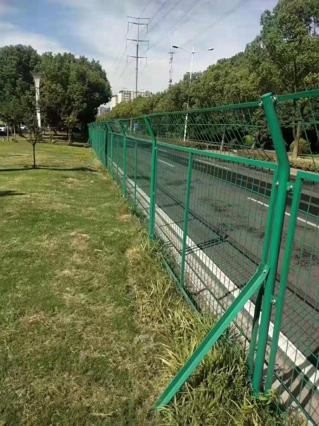 山东省青岛市护栏网厂家