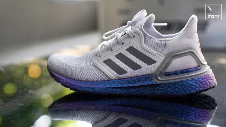 比如在 ultraboost 鞋款上,這種材料的添加量就比 pureboost 的多不少