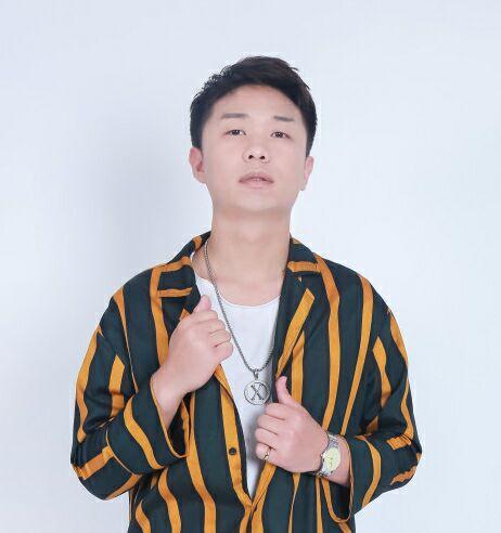 国内知名造型师莱安时尚界的一名大将