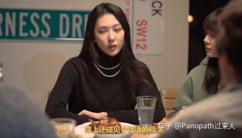 故事是从伦敦一家小酒馆开始的.
