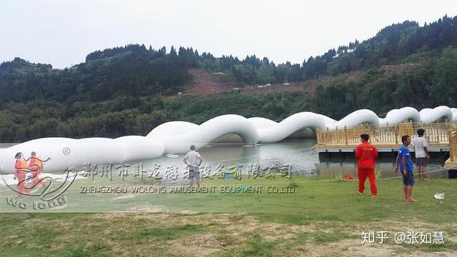 充气蹦床桥让你的景区充满欢声笑语