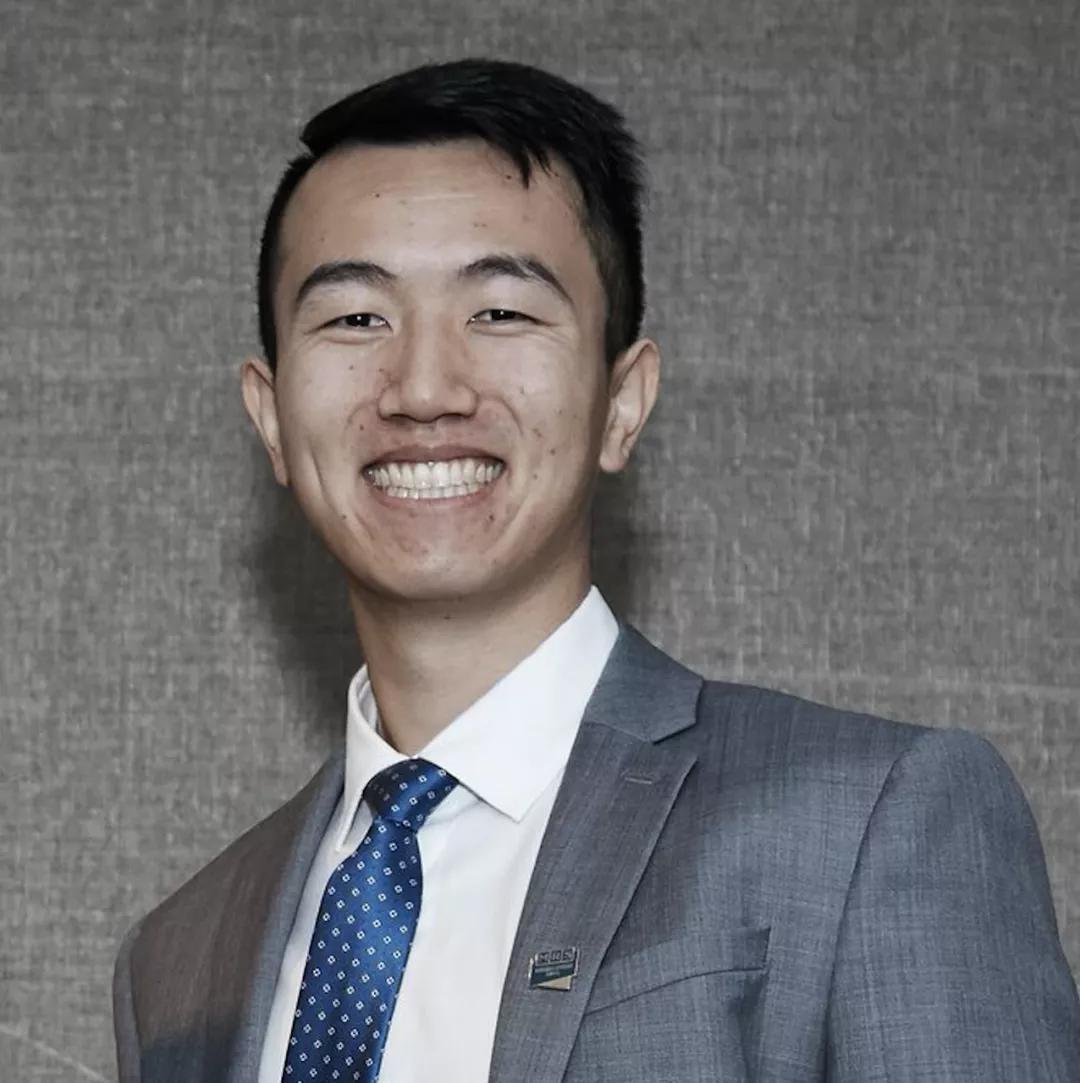 师从崔屹这位90后青年首次观测到锂电池起火原子级图像将冷冻电镜变成