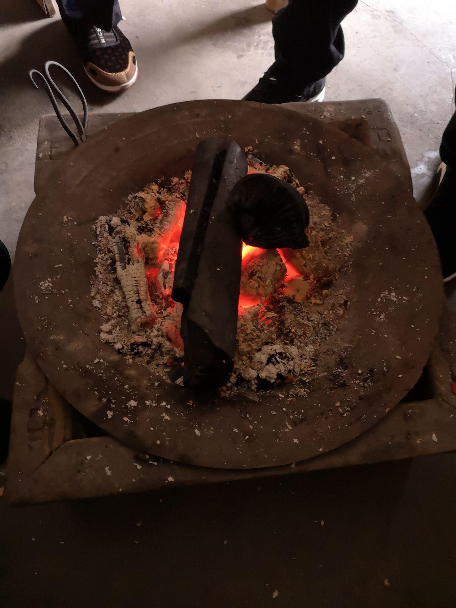 江城子61老屋里度过的冬天火钳拨旺室温烘.炭盆红.正猫冬.