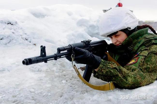 心肝寶貝獎門人為吸引男性當兵俄羅斯軍方使出美人計