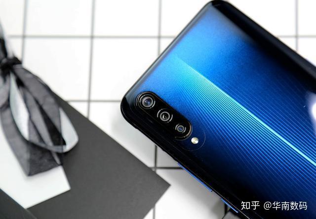 时尚颜值却掩盖不了你硬核的配置iqoo入手轻体验