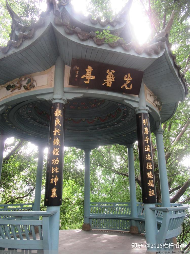 下图,"先薯亭"匾额,陈奋武题       对联:引薯乎遥迢徳臻妈祖