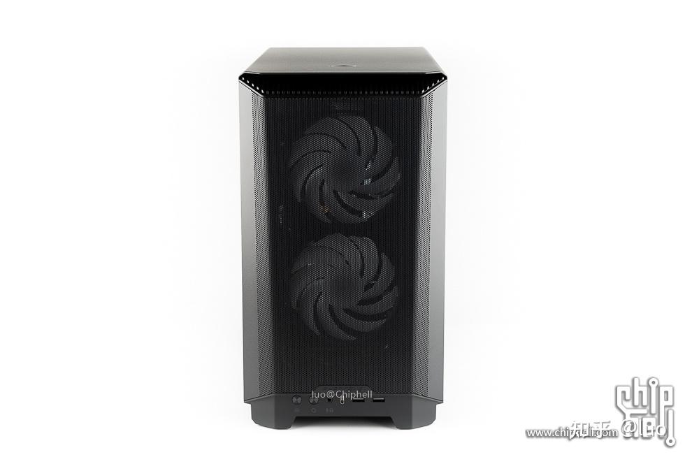 45°视角,整体风格上与追风者自家的p500a,p360a类似,网状前面板透出