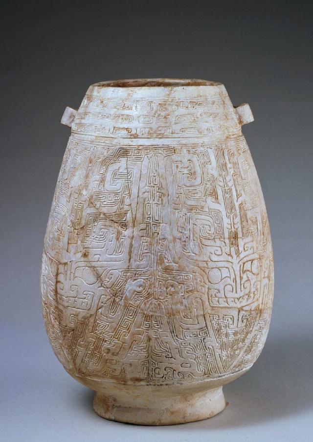 商 白陶刻饕餮纹双系壶