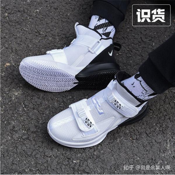 怎么把鞋带系正 v2-28f23f39506dee4789e63180dc459c65_r.jpg