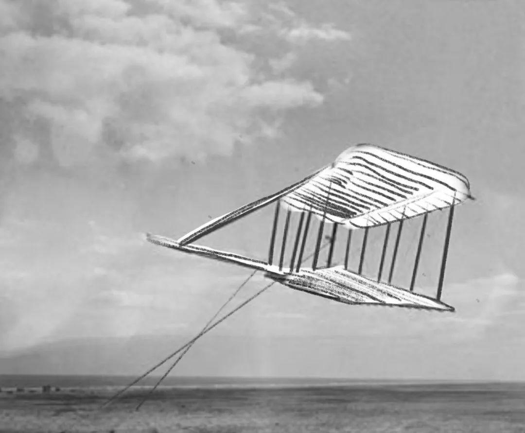 兄弟两1903年,人类飞行史上最重要的一幕上演:莱特兄弟驾驶飞行者一号