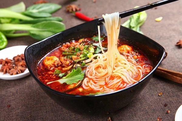 小高米线加盟店多种店型双线运营