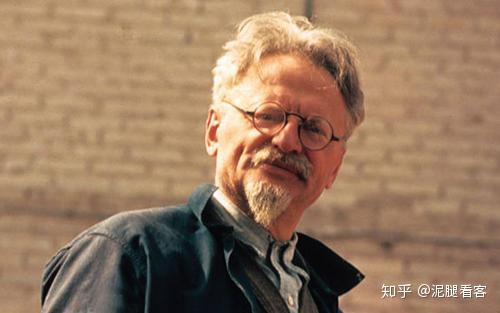 1936年8月,季诺维也夫,加米涅夫等人被判死刑,并立即进行执行.