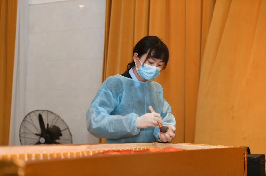 这个女孩真美上万名网友点赞玉溪90后入殓师