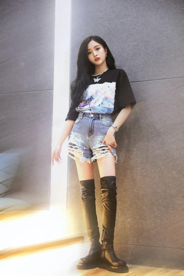 关晓彤的长靴,专治不完美腿形 - 知乎