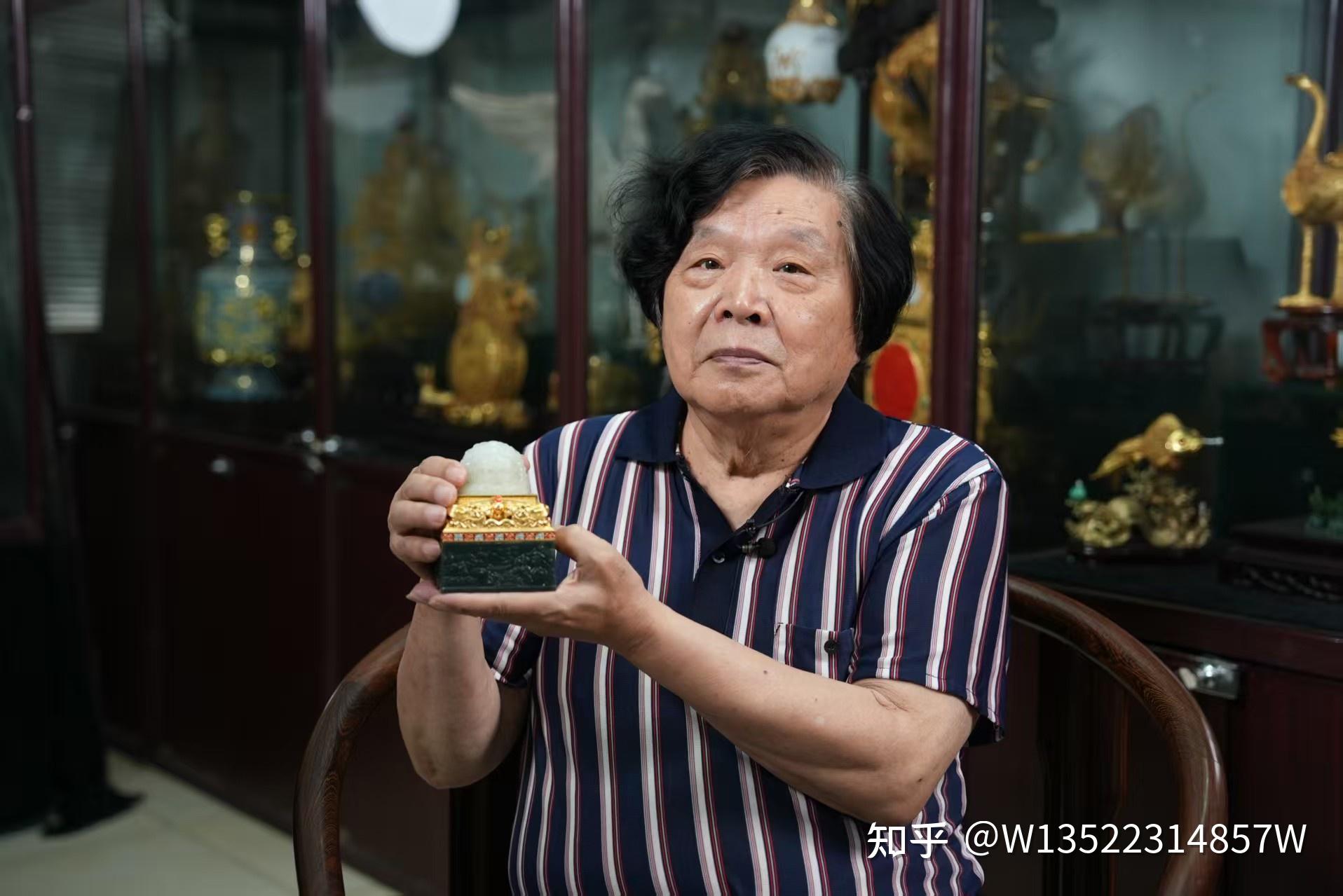 宋世义、王树文《东方巨龙·胜利宝玺》作为迄今首款且唯一一款“天圆地方”玺上玺 - 知乎
