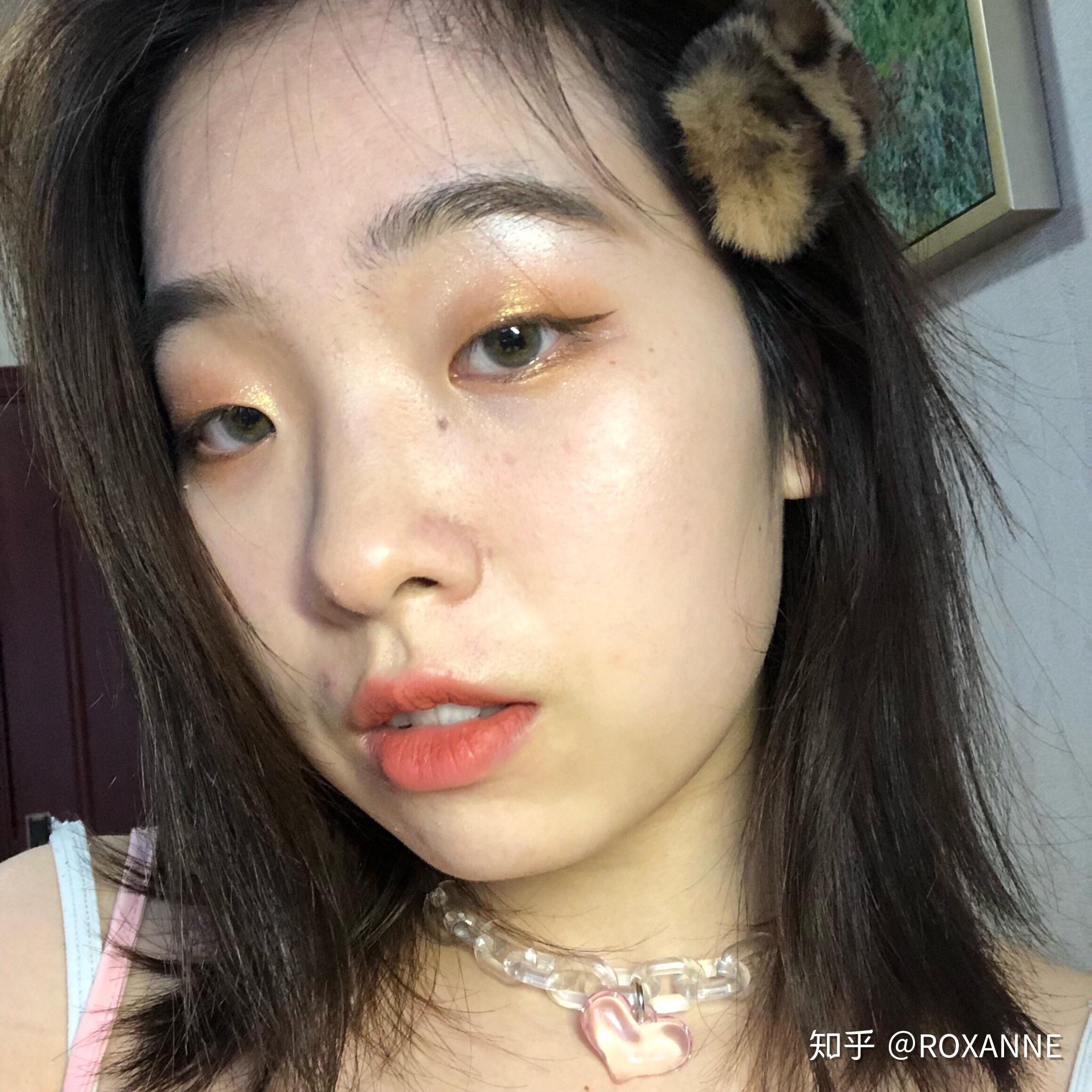 有没有那种单眼皮小眼睛塌鼻梁厚嘴唇但还挺好看的女生