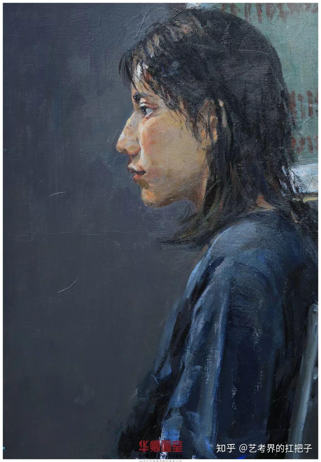 素描全身像课堂日常卢华卿老师在附中校区授课现场一半是准确的造型