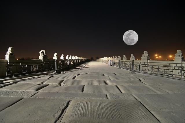 卢沟桥看月亮图片