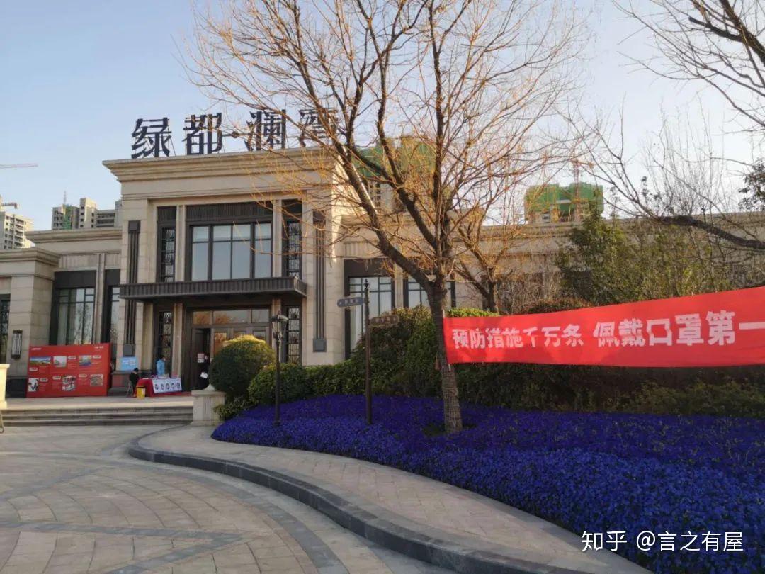 3,鑫苑自持大型商业,鑫苑时代广场,也在花寨站附近,据说已经招商,预计