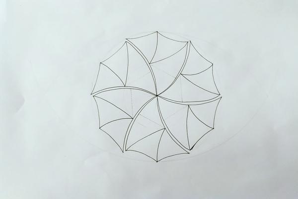 ⑥以长弧线的中点为一端画水平线「用铅笔画,可以在线上画上间隙
