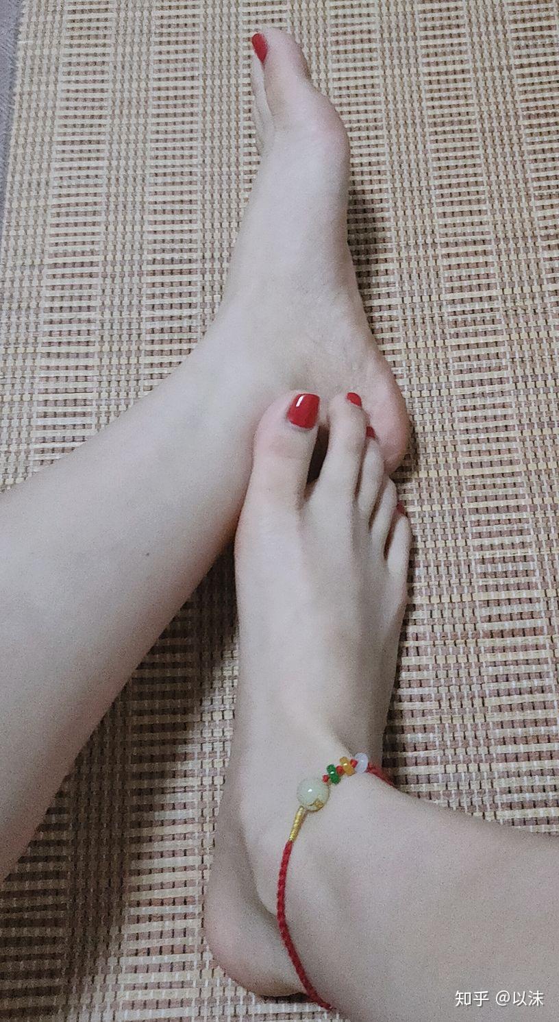 女生脚大也会很好看吧