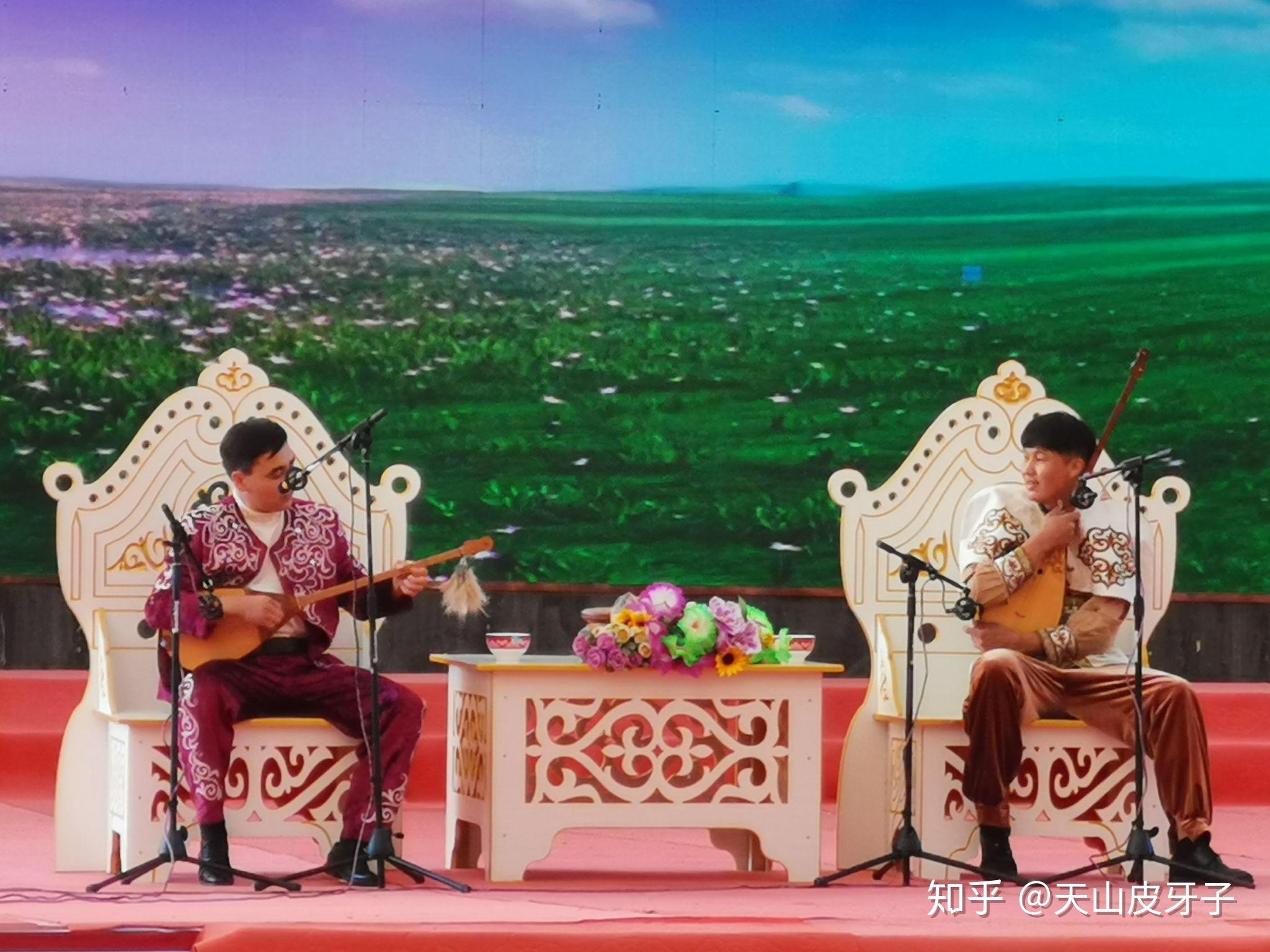 全县哈萨克族5万多人,今晚有阿肯弹唱和铁尔麦比赛,还没到晚上8点