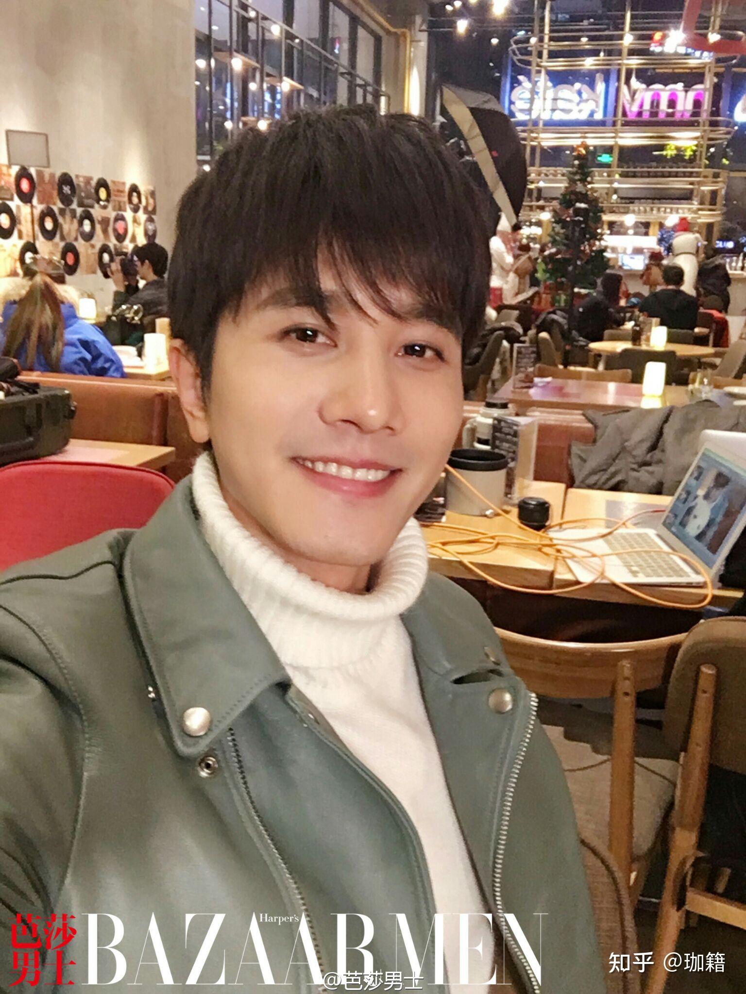 有没有伙伴分享下彭冠英的帅照看掌中之物被圈粉了诶