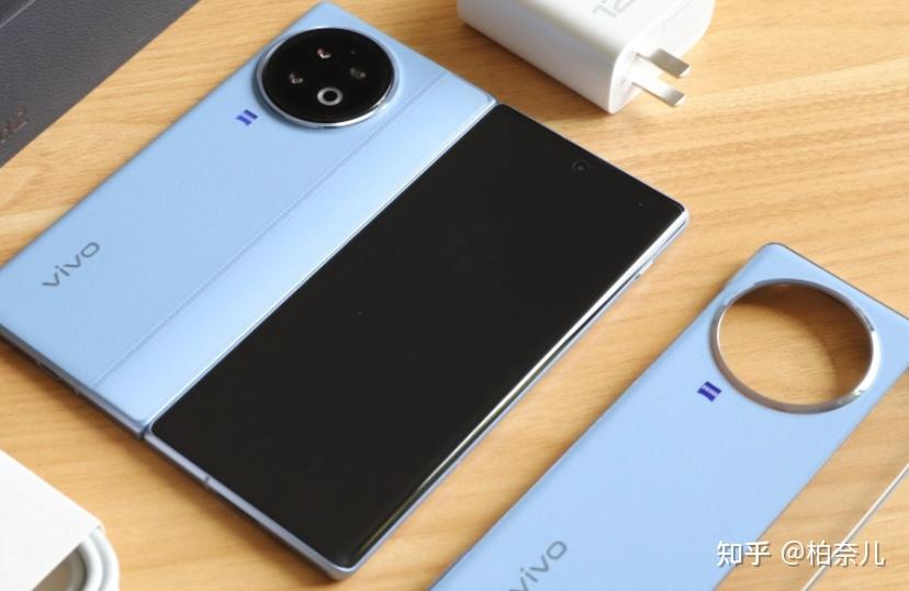 也算是有大升级了!至于标准版,vivo x fold3机型预计搭载骁龙8gen2.
