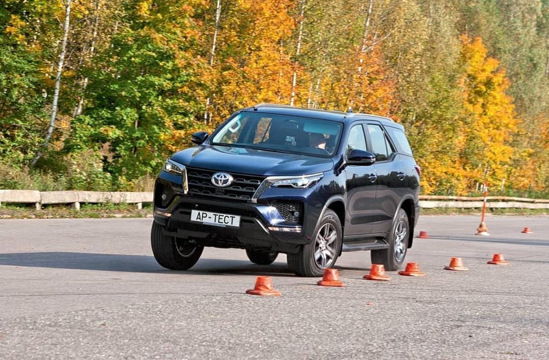 实拍2021款丰田穿越者造型小改配置升级产品力更强