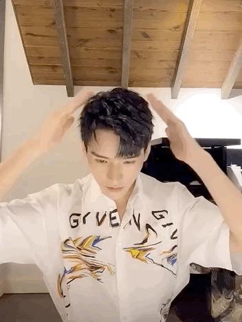 龚俊的沙雕图鉴:果然好看的帅哥,都是用智商换的 - 知乎