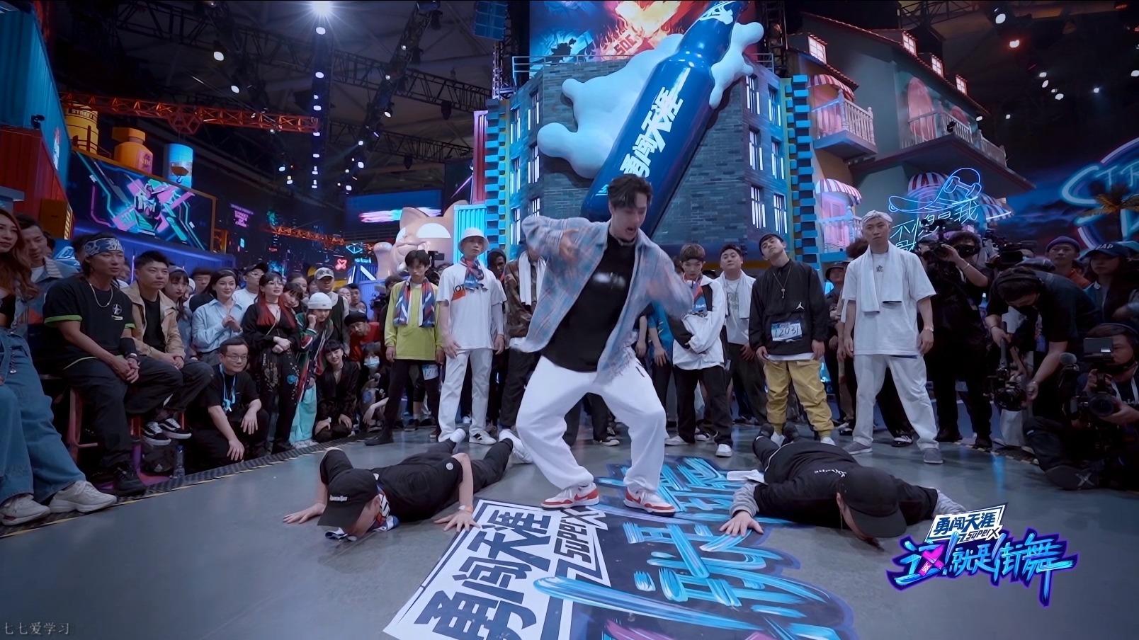 这就是街舞第三季王一搏vs张艺兴freestyle踩点狂魔上线