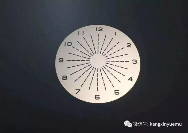我们来看下面这个表盘,这是散光表,戴上配好的眼镜来看这张图片,这些