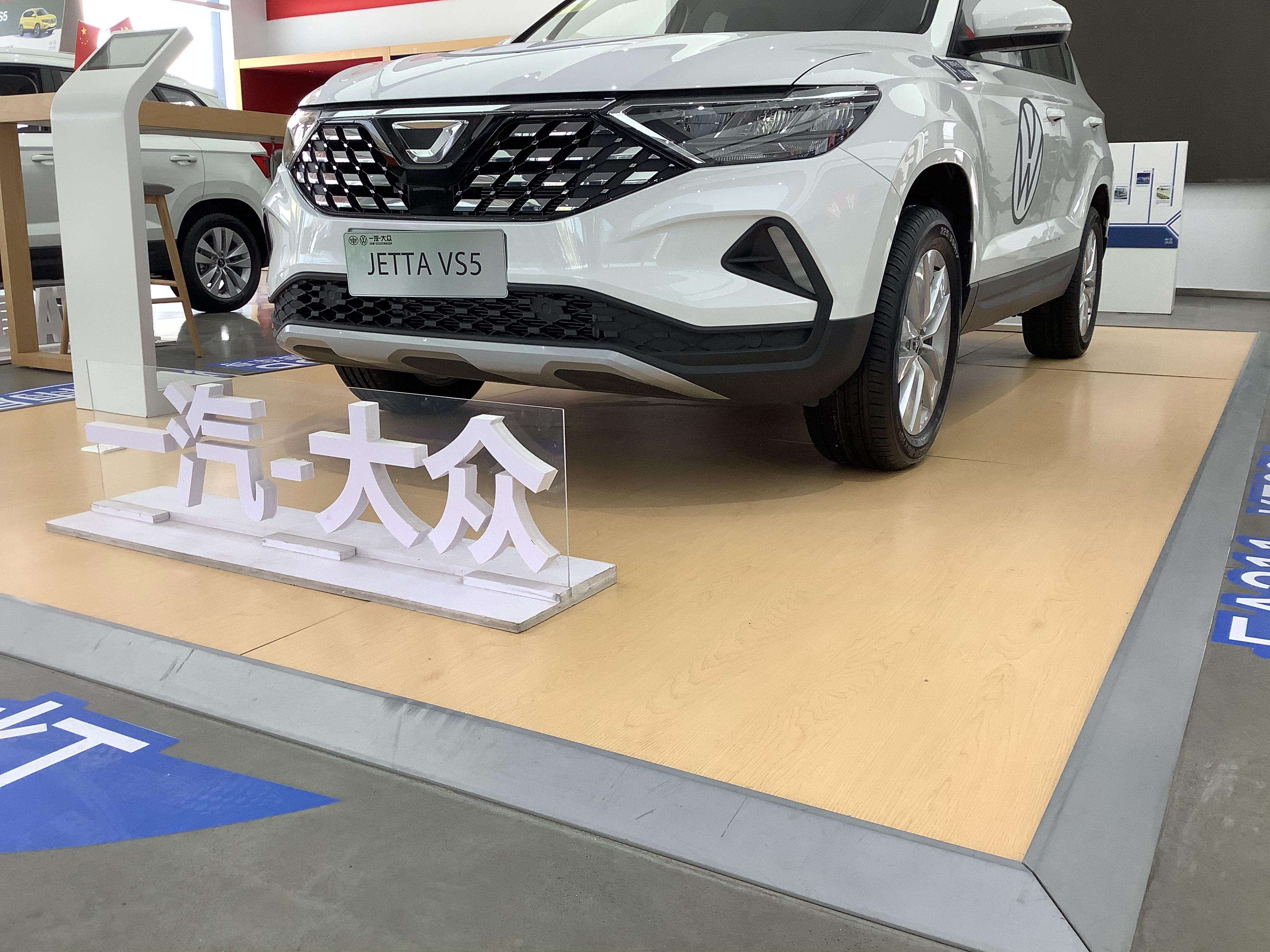 捷达vs5到店实拍配坡道辅助疲劳监测白色车身很大气配14t