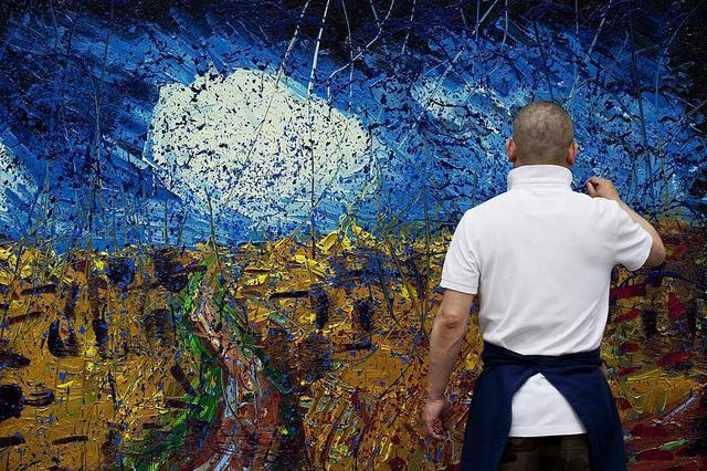 因面具著名的中国艺术家以梵高的杰作为灵感创作出震撼画作