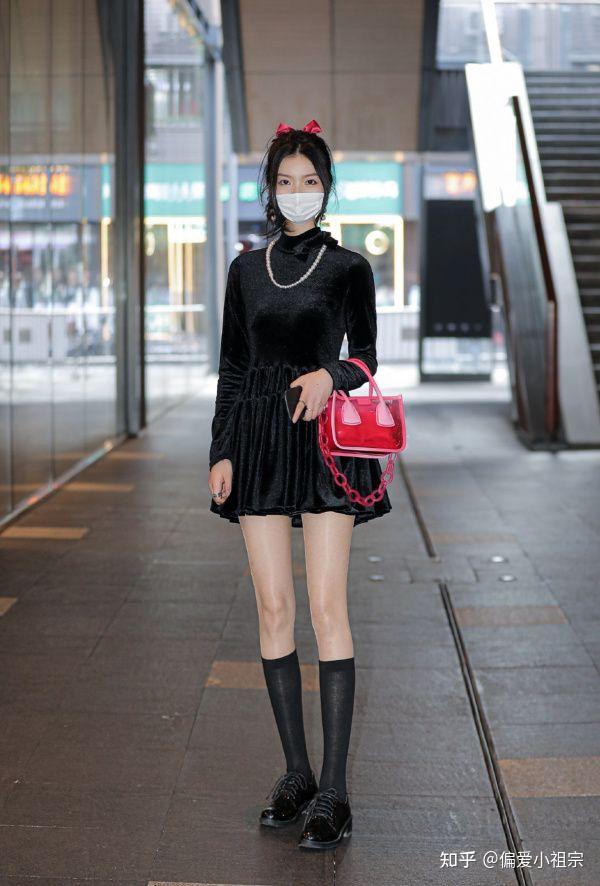 肤色丝袜的正确穿搭你对了嘛