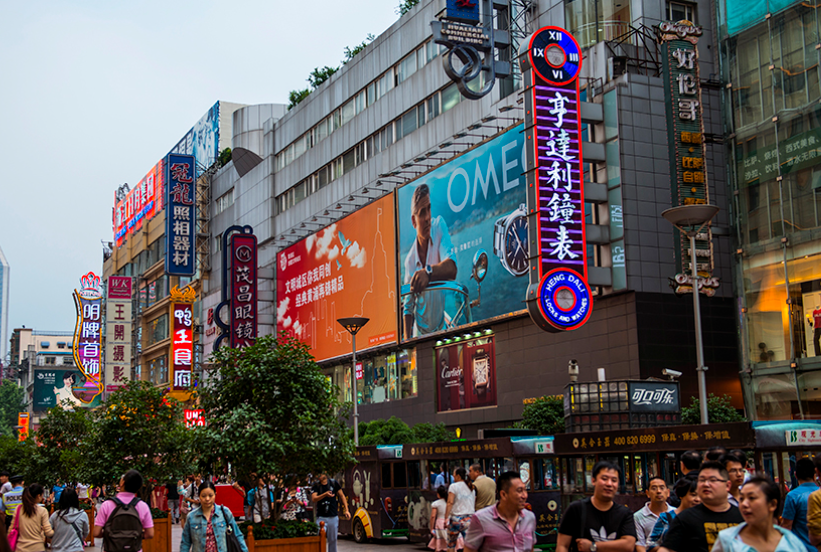 上海南京东路世纪广场大屏广告合作中心与上海户外广告发布