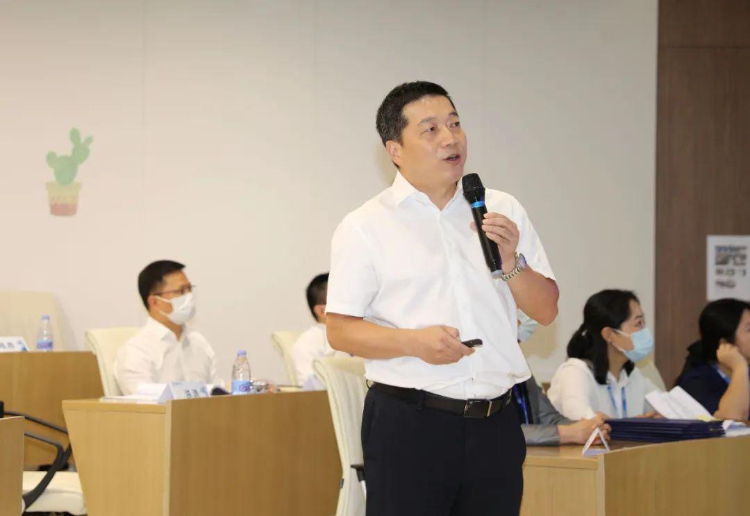 的7个优秀合作单位代表及宝能汽车集团副总裁洪浩共同参加了本次活动