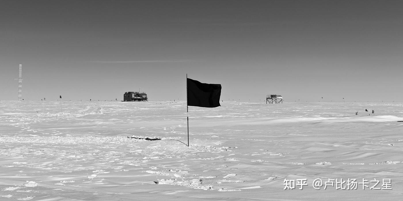 翻译在烈火中每一面旗帜都是黑色的